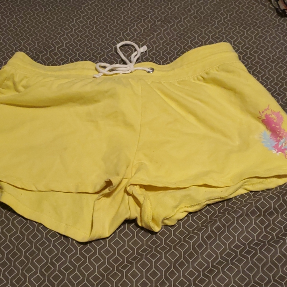 🔴Yellow comfy shorty shorts size L